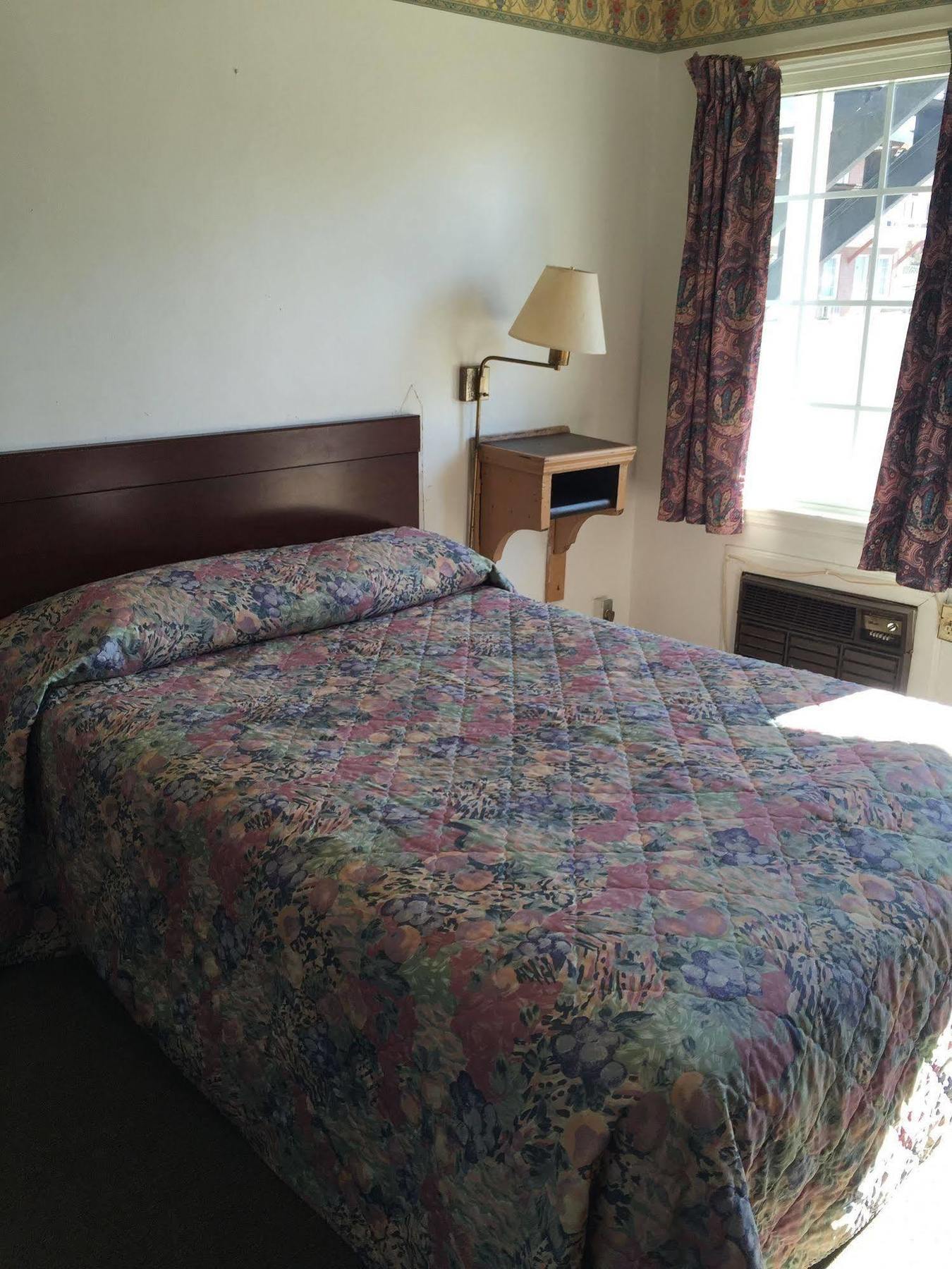 Hotel Portsmouth Oh Esterno foto