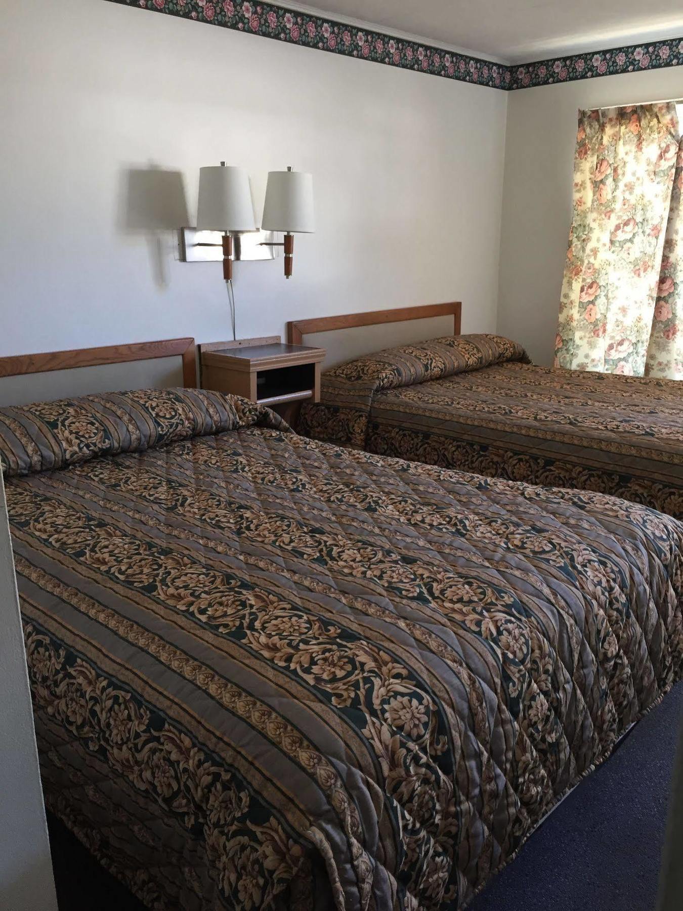 Hotel Portsmouth Oh Esterno foto